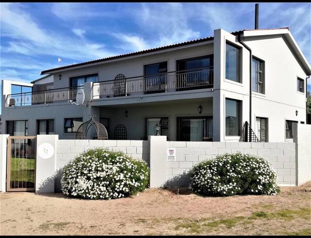 6 BEDROOM HOUSE FOR SALE IN BRITANNIA BAY